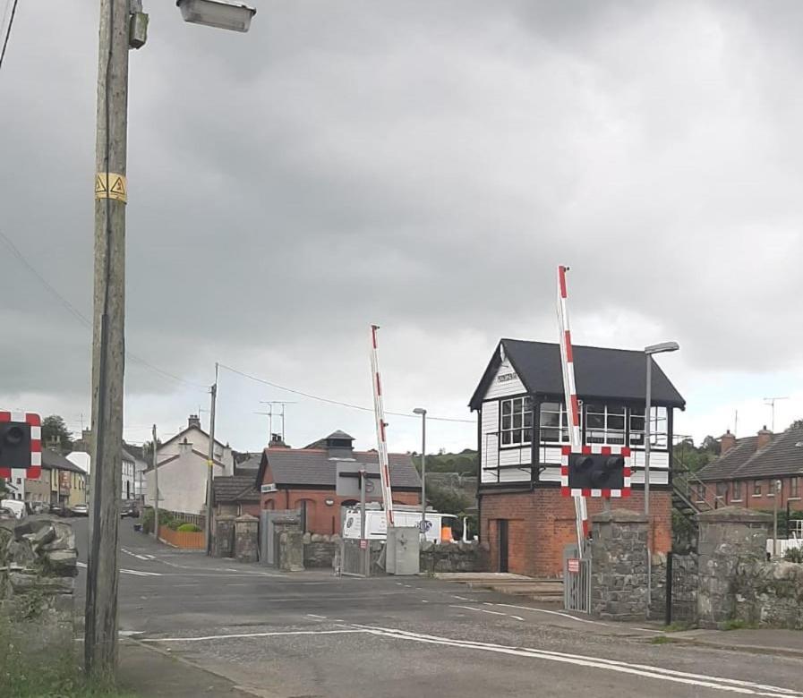 Railway Bar Accommodation Poyntzpass Exterior foto